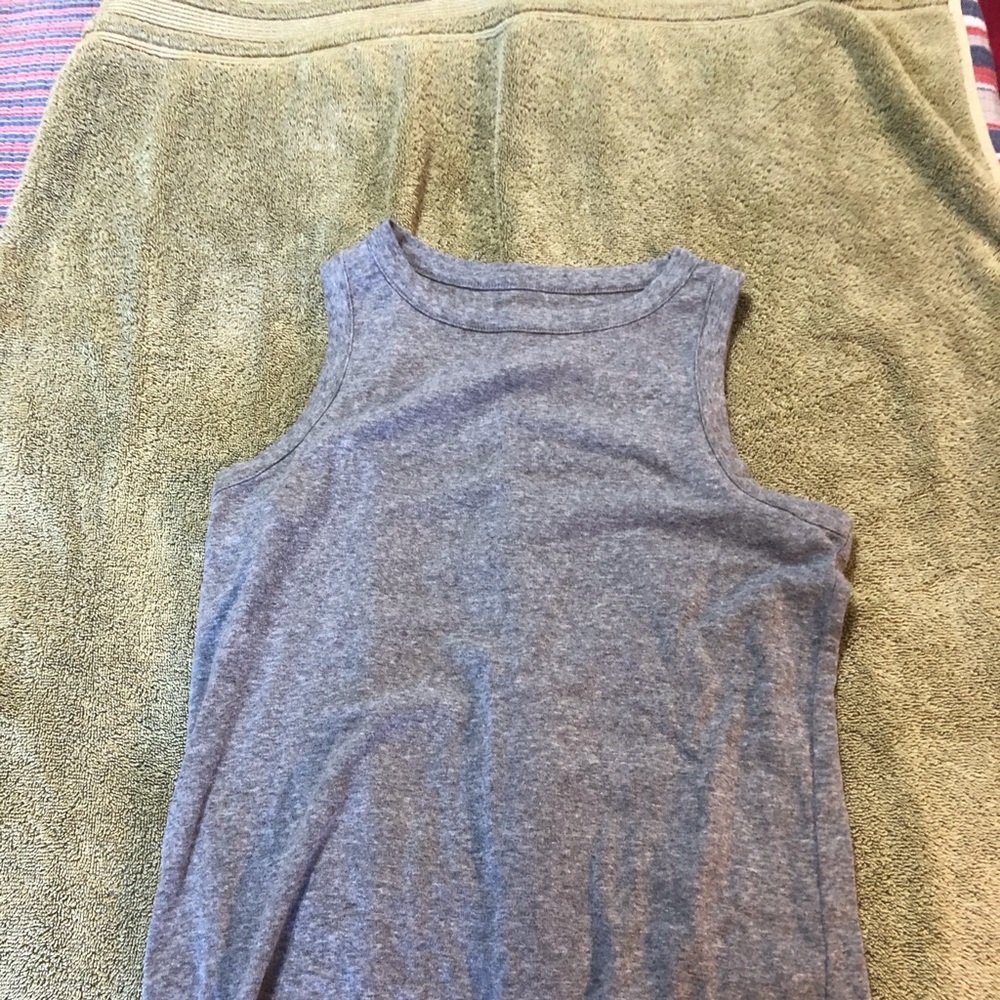 Two basic stretchy tops - Picture 2 of 2